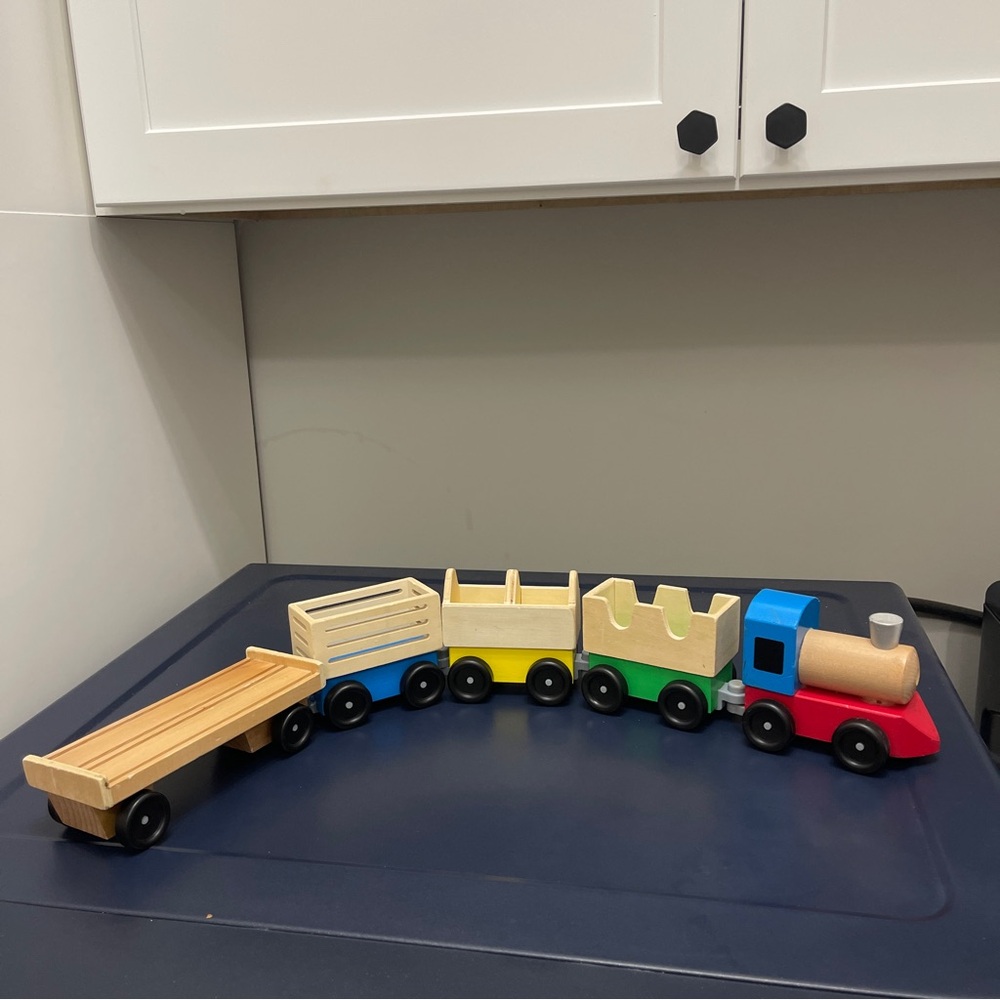 Melissa & Doug Wooden Farm Train Pull-Along - Multicolor